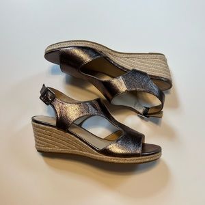 Bandolino Brass Shimmer Espadrille Wedges Size 9